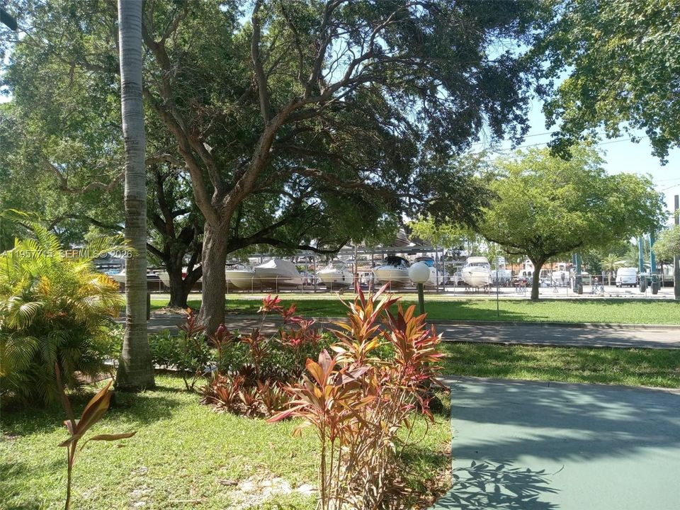 For Sale: $162,000 (1 beds, 1 baths, 564 Square Feet)