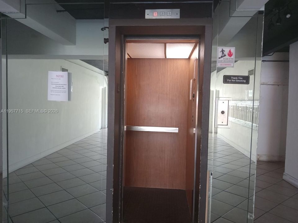 For Sale: $162,000 (1 beds, 1 baths, 564 Square Feet)