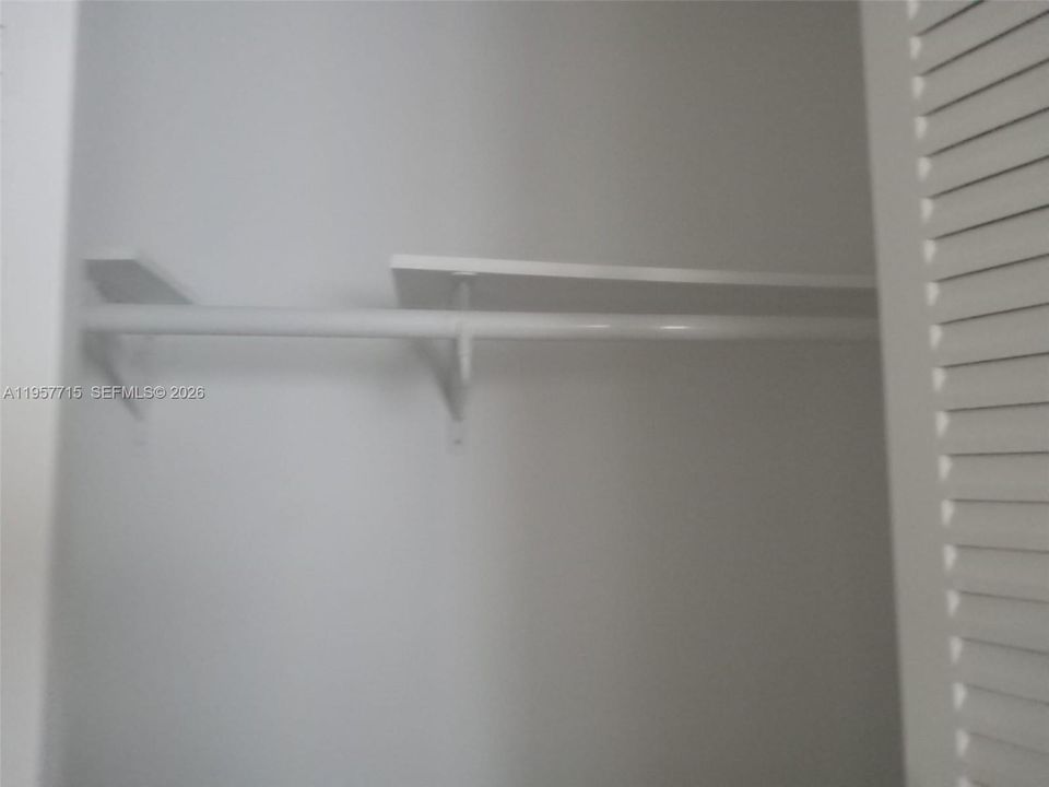 For Sale: $162,000 (1 beds, 1 baths, 564 Square Feet)