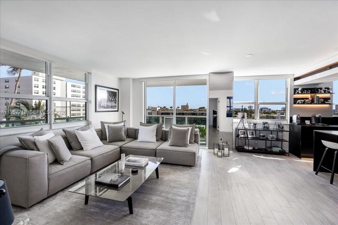 For Sale: $1,175,000 (2 beds, 2 baths, 1147 Square Feet)