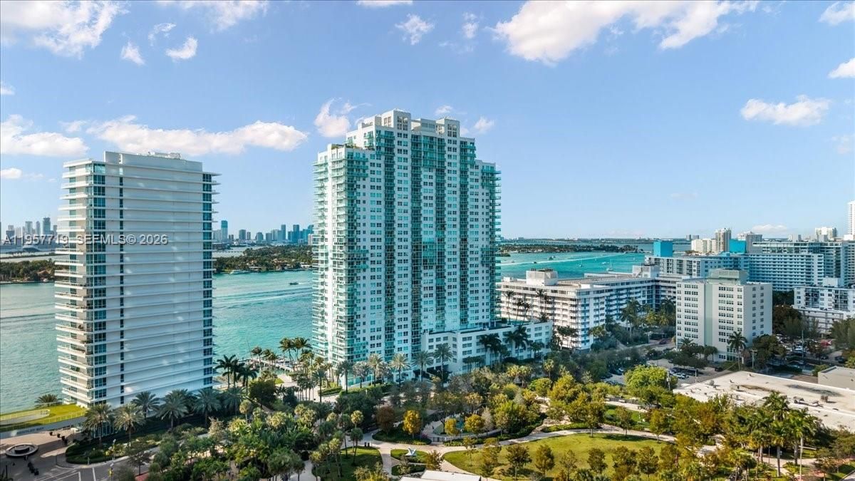 For Sale: $1,175,000 (2 beds, 2 baths, 1147 Square Feet)