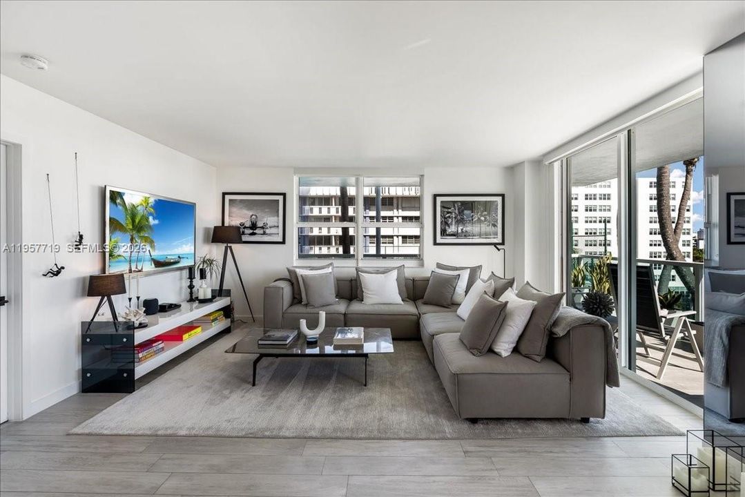 For Sale: $1,175,000 (2 beds, 2 baths, 1147 Square Feet)