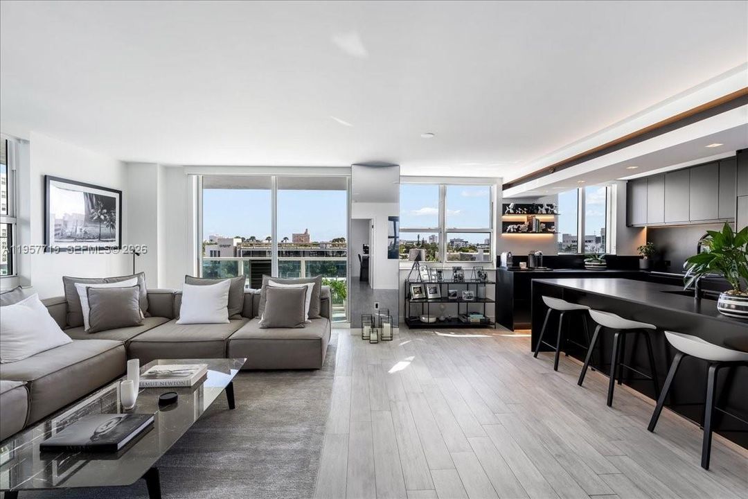 For Sale: $1,175,000 (2 beds, 2 baths, 1147 Square Feet)