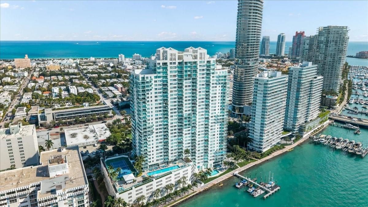 For Sale: $1,175,000 (2 beds, 2 baths, 1147 Square Feet)
