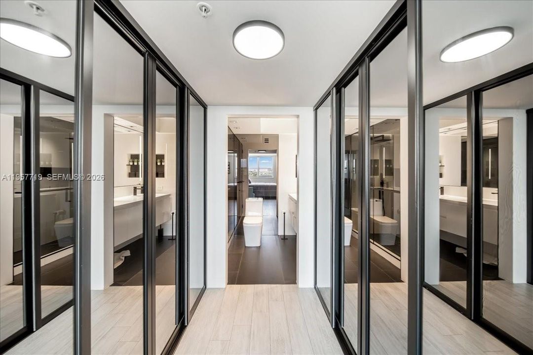 For Sale: $1,175,000 (2 beds, 2 baths, 1147 Square Feet)