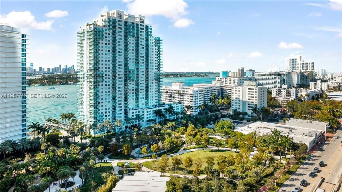 For Sale: $1,175,000 (2 beds, 2 baths, 1147 Square Feet)