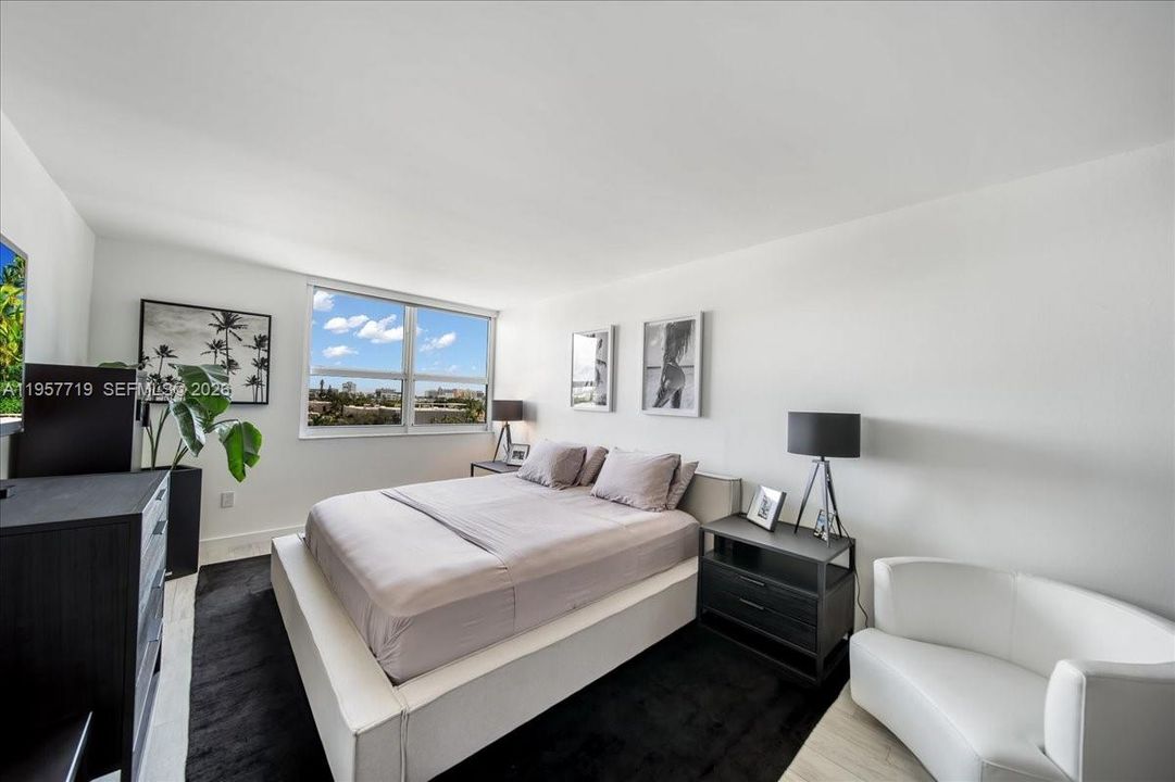 For Sale: $1,175,000 (2 beds, 2 baths, 1147 Square Feet)