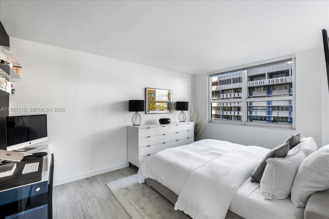 For Sale: $1,175,000 (2 beds, 2 baths, 1147 Square Feet)