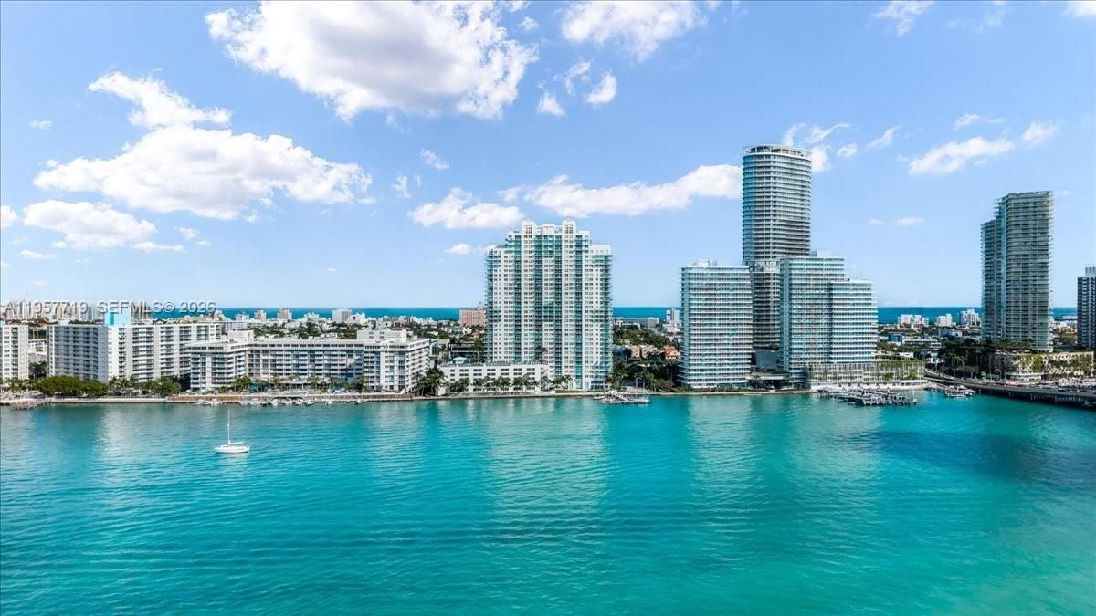 For Sale: $1,175,000 (2 beds, 2 baths, 1147 Square Feet)