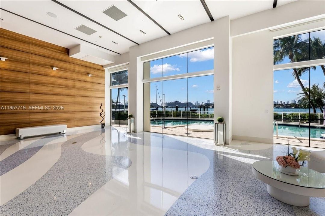 For Sale: $1,175,000 (2 beds, 2 baths, 1147 Square Feet)