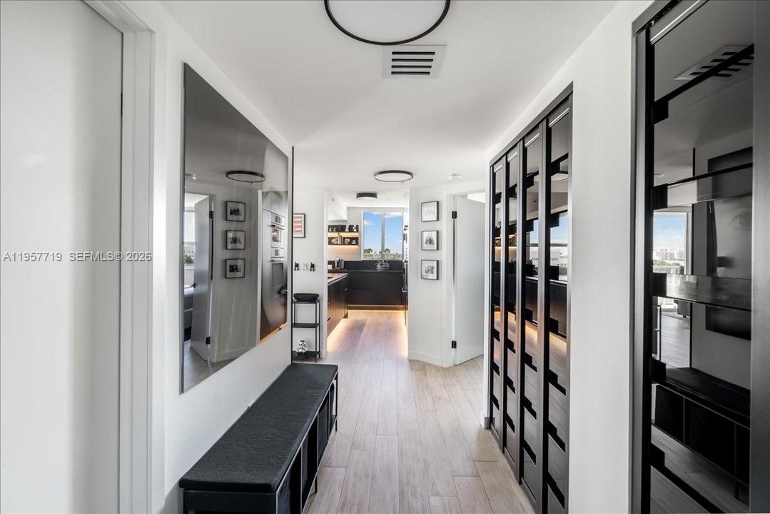 For Sale: $1,175,000 (2 beds, 2 baths, 1147 Square Feet)