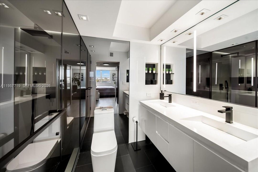 For Sale: $1,175,000 (2 beds, 2 baths, 1147 Square Feet)