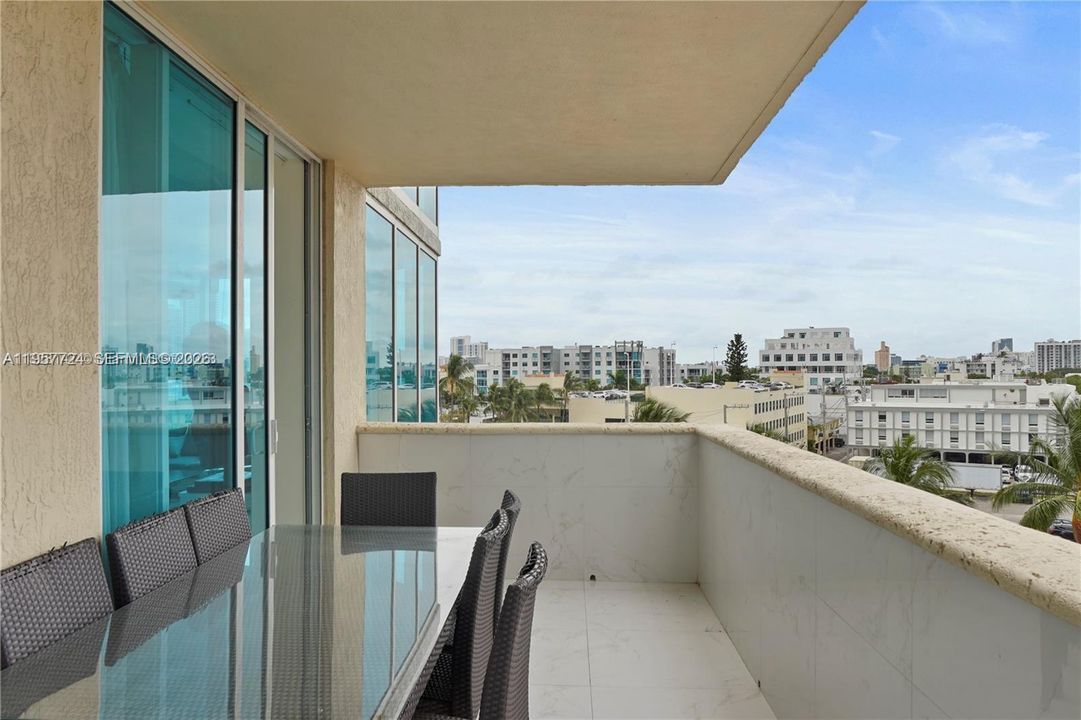 For Sale: $2,295,000 (3 beds, 2 baths, 2340 Square Feet)