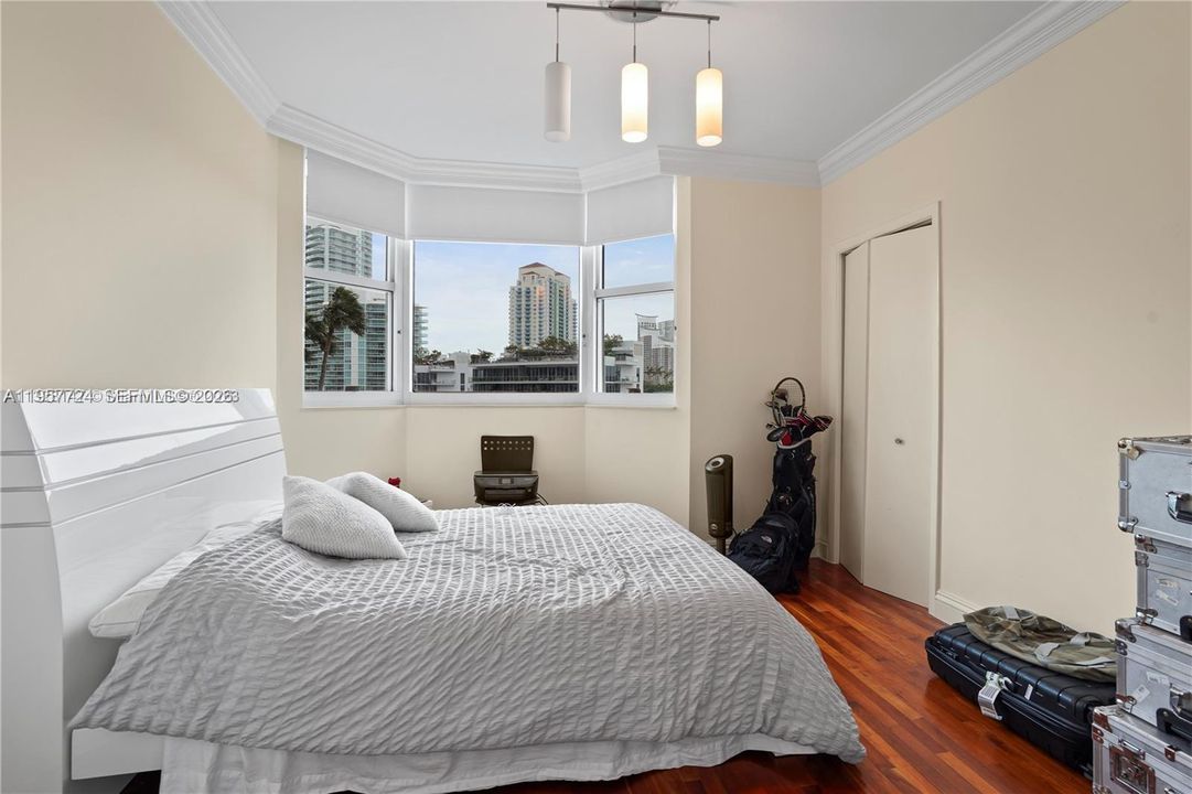 For Sale: $2,295,000 (3 beds, 2 baths, 2340 Square Feet)