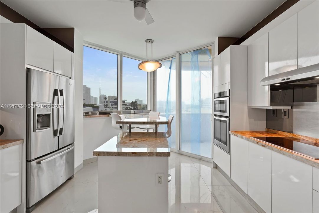 For Sale: $2,295,000 (3 beds, 2 baths, 2340 Square Feet)