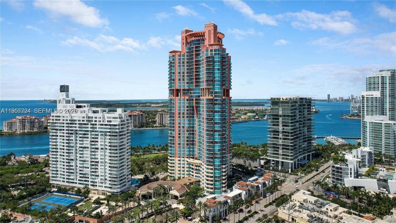 For Sale: $2,295,000 (3 beds, 2 baths, 2340 Square Feet)