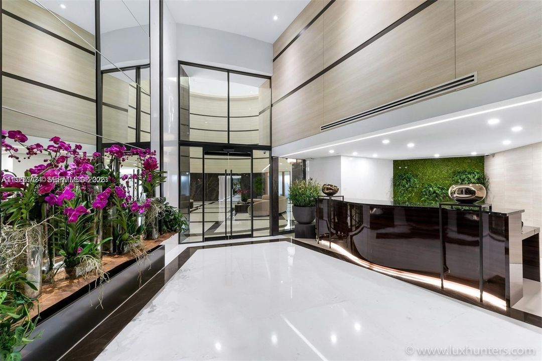 For Sale: $2,295,000 (3 beds, 2 baths, 2340 Square Feet)