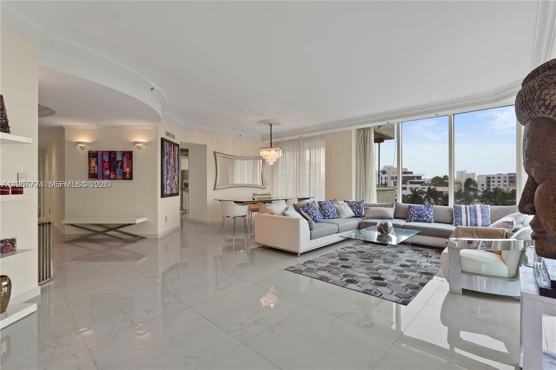 For Sale: $2,295,000 (3 beds, 2 baths, 2340 Square Feet)