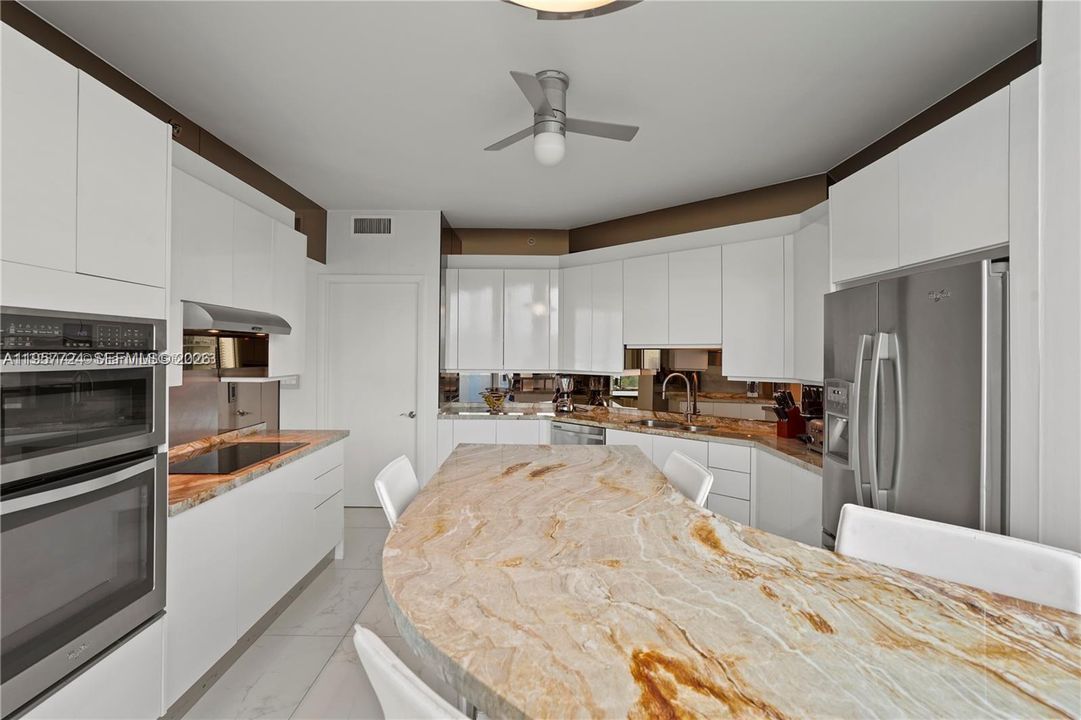 For Sale: $2,295,000 (3 beds, 2 baths, 2340 Square Feet)