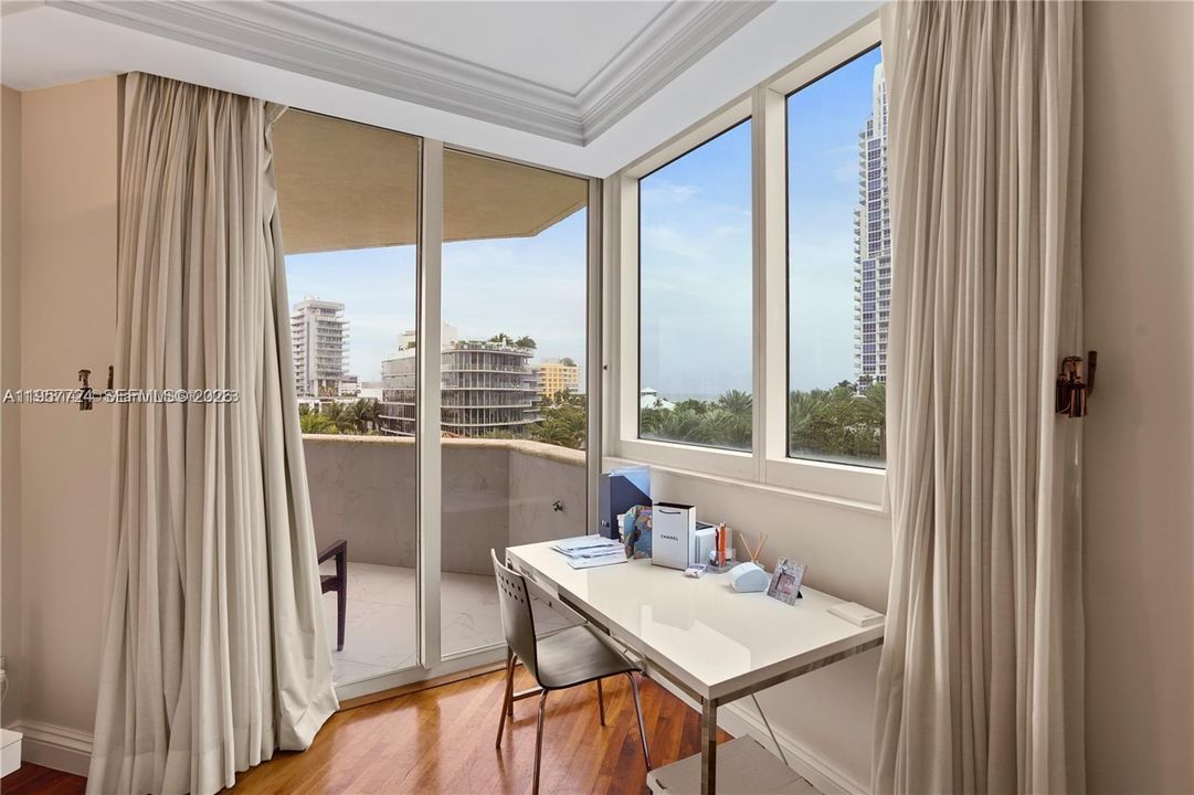 For Sale: $2,295,000 (3 beds, 2 baths, 2340 Square Feet)