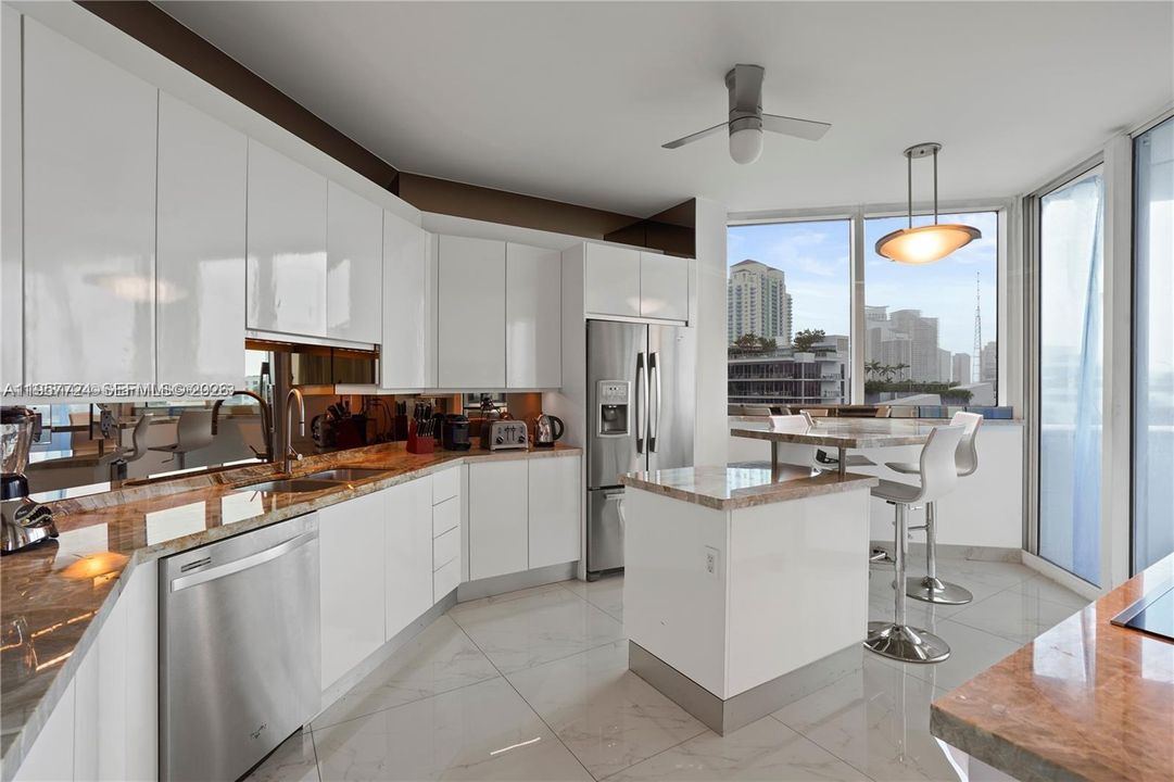 For Sale: $2,295,000 (3 beds, 2 baths, 2340 Square Feet)