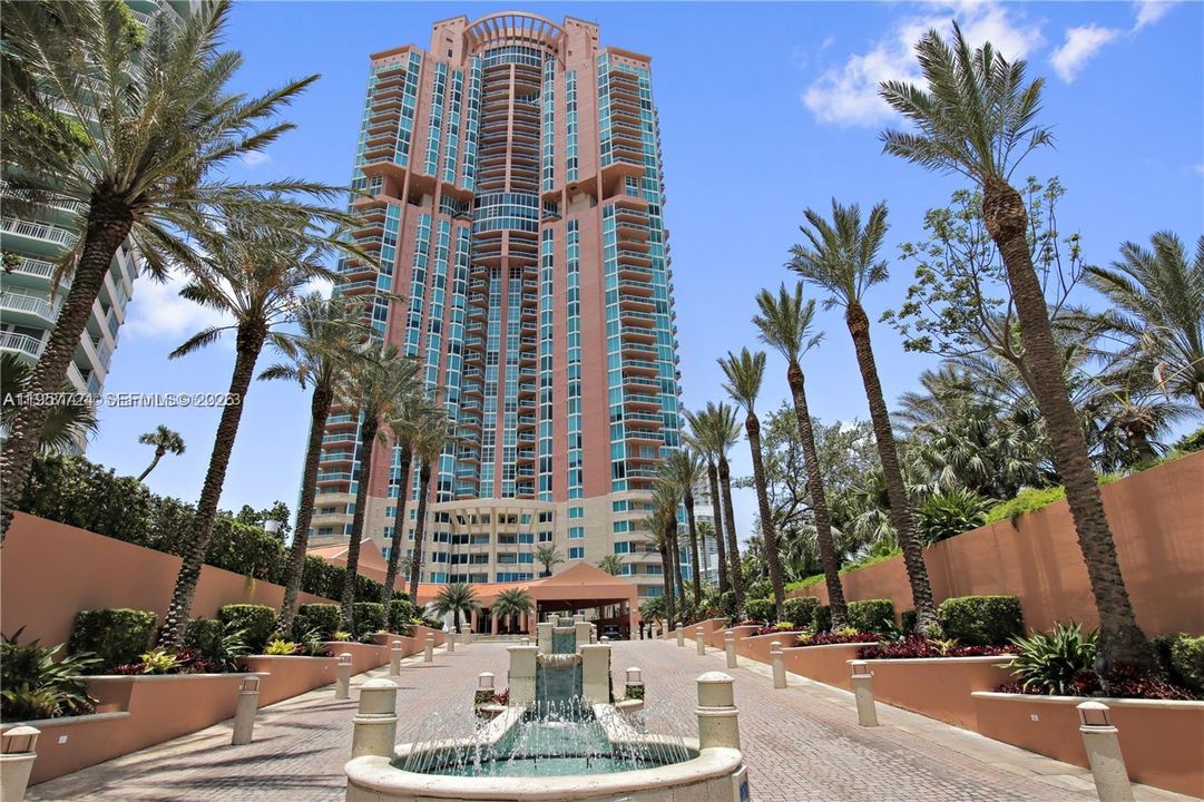 For Sale: $2,295,000 (3 beds, 2 baths, 2340 Square Feet)