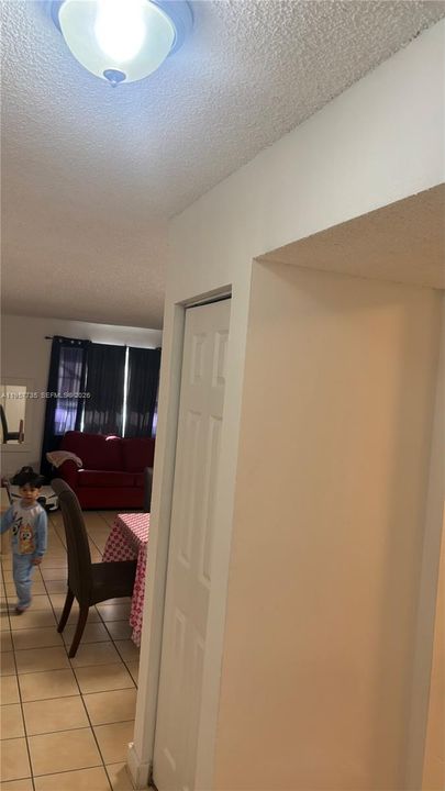 For Sale: $200,000 (2 beds, 1 baths, 801 Square Feet)