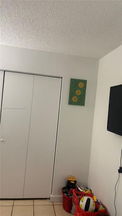 For Sale: $200,000 (2 beds, 1 baths, 801 Square Feet)