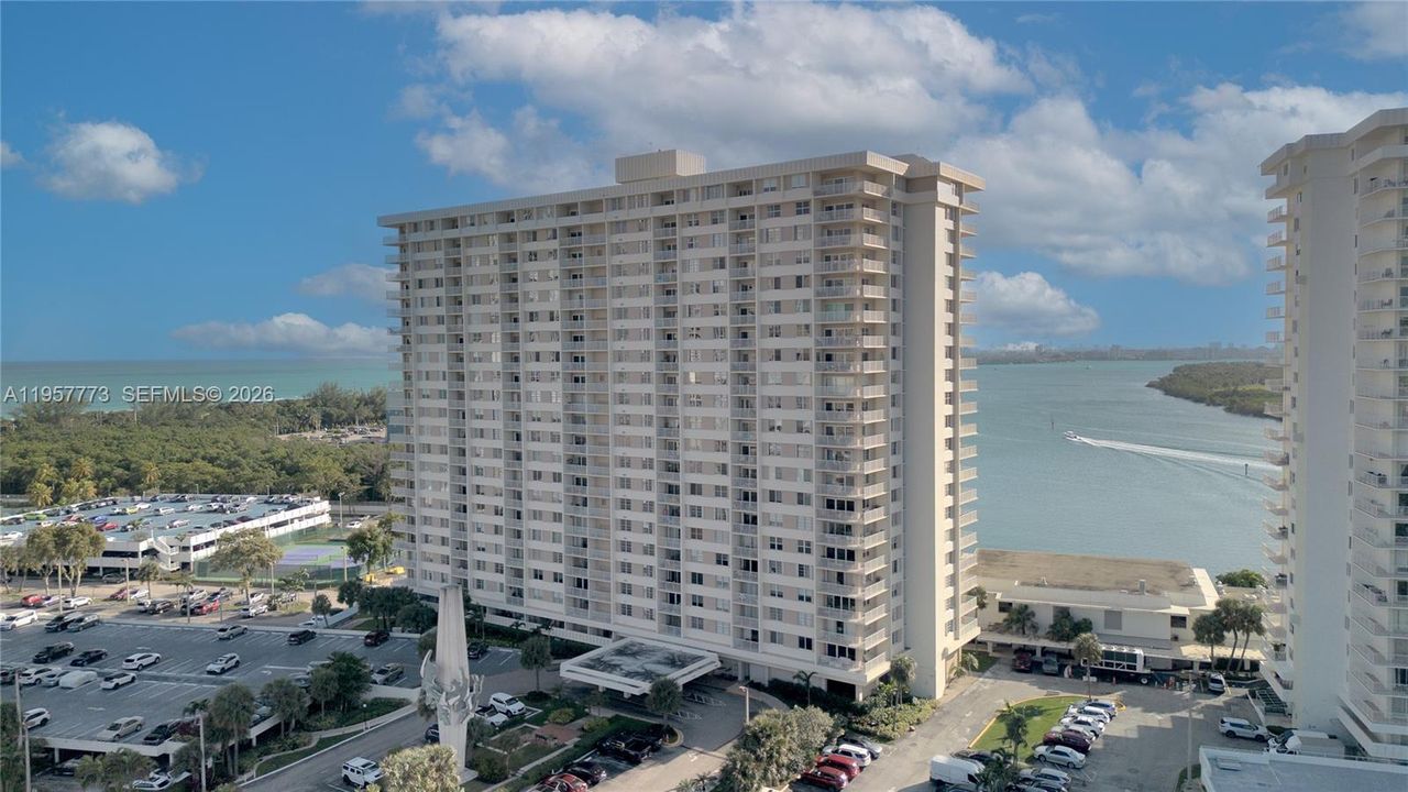En Venta: $620,000 (3 camas, 2 baños, 1570 Pies cuadrados)