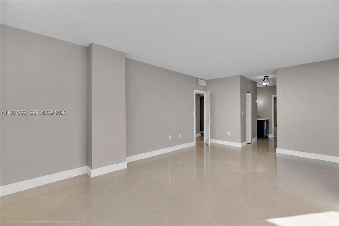 En Venta: $620,000 (3 camas, 2 baños, 1570 Pies cuadrados)