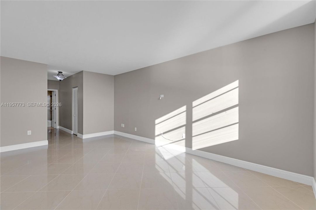 En Venta: $620,000 (3 camas, 2 baños, 1570 Pies cuadrados)