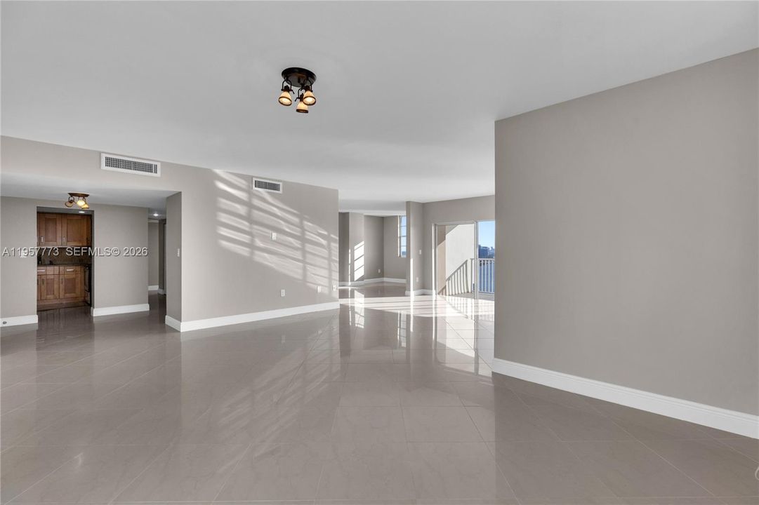 En Venta: $620,000 (3 camas, 2 baños, 1570 Pies cuadrados)