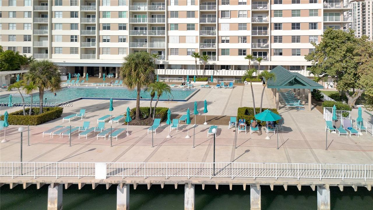 En Venta: $620,000 (3 camas, 2 baños, 1570 Pies cuadrados)