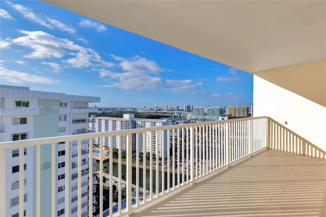 En Venta: $620,000 (3 camas, 2 baños, 1570 Pies cuadrados)