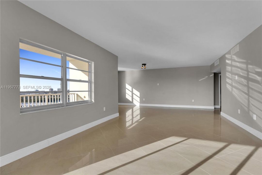 En Venta: $620,000 (3 camas, 2 baños, 1570 Pies cuadrados)