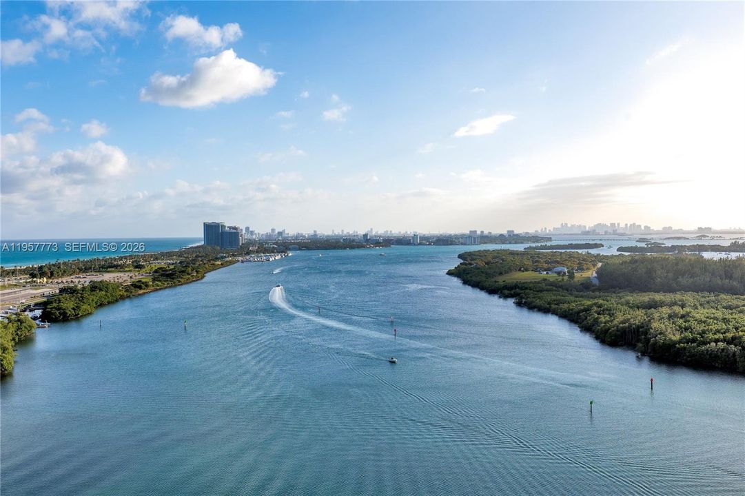 En Venta: $620,000 (3 camas, 2 baños, 1570 Pies cuadrados)