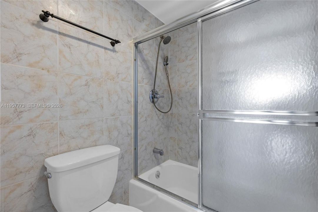 En Venta: $620,000 (3 camas, 2 baños, 1570 Pies cuadrados)
