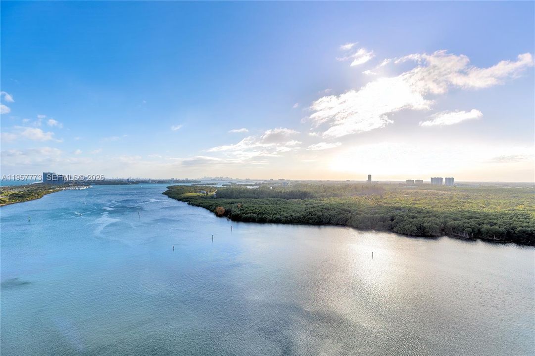 En Venta: $620,000 (3 camas, 2 baños, 1570 Pies cuadrados)