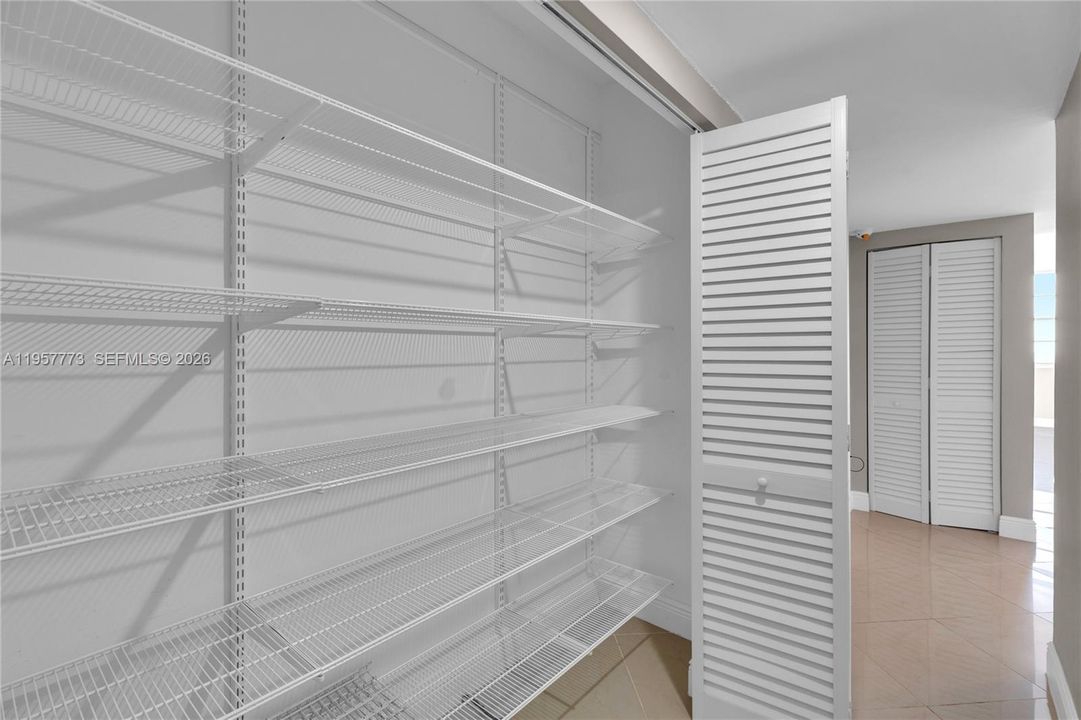 En Venta: $620,000 (3 camas, 2 baños, 1570 Pies cuadrados)