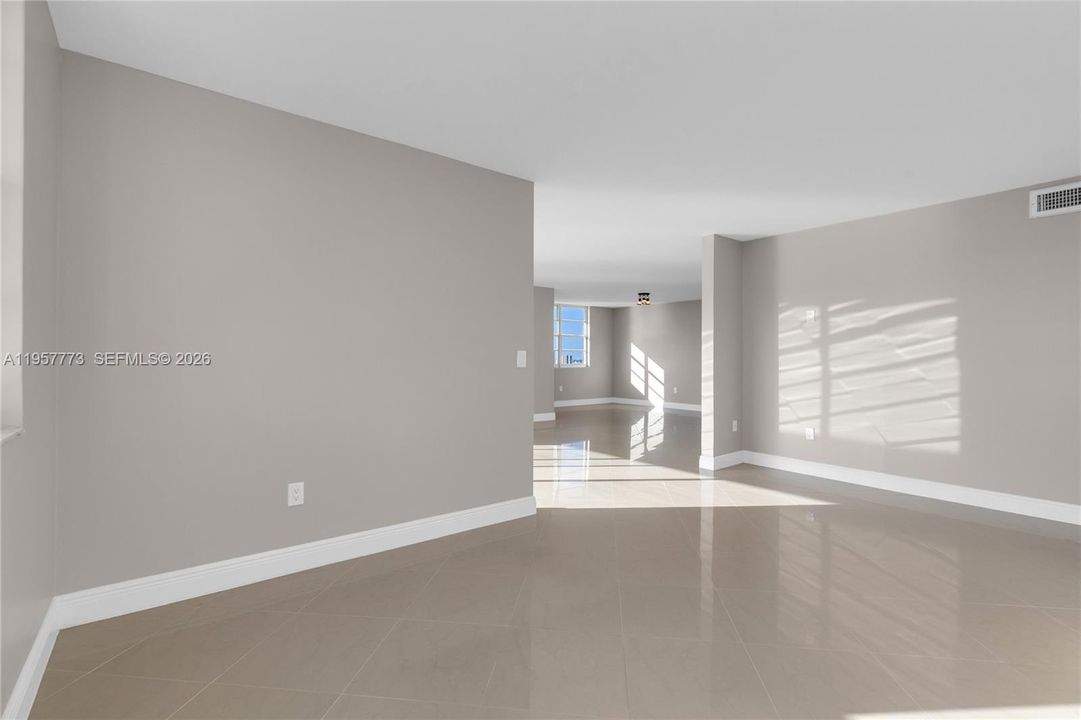 En Venta: $620,000 (3 camas, 2 baños, 1570 Pies cuadrados)