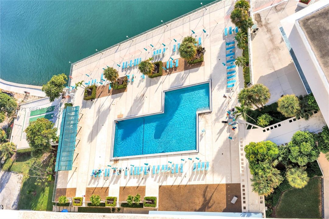 En Venta: $620,000 (3 camas, 2 baños, 1570 Pies cuadrados)