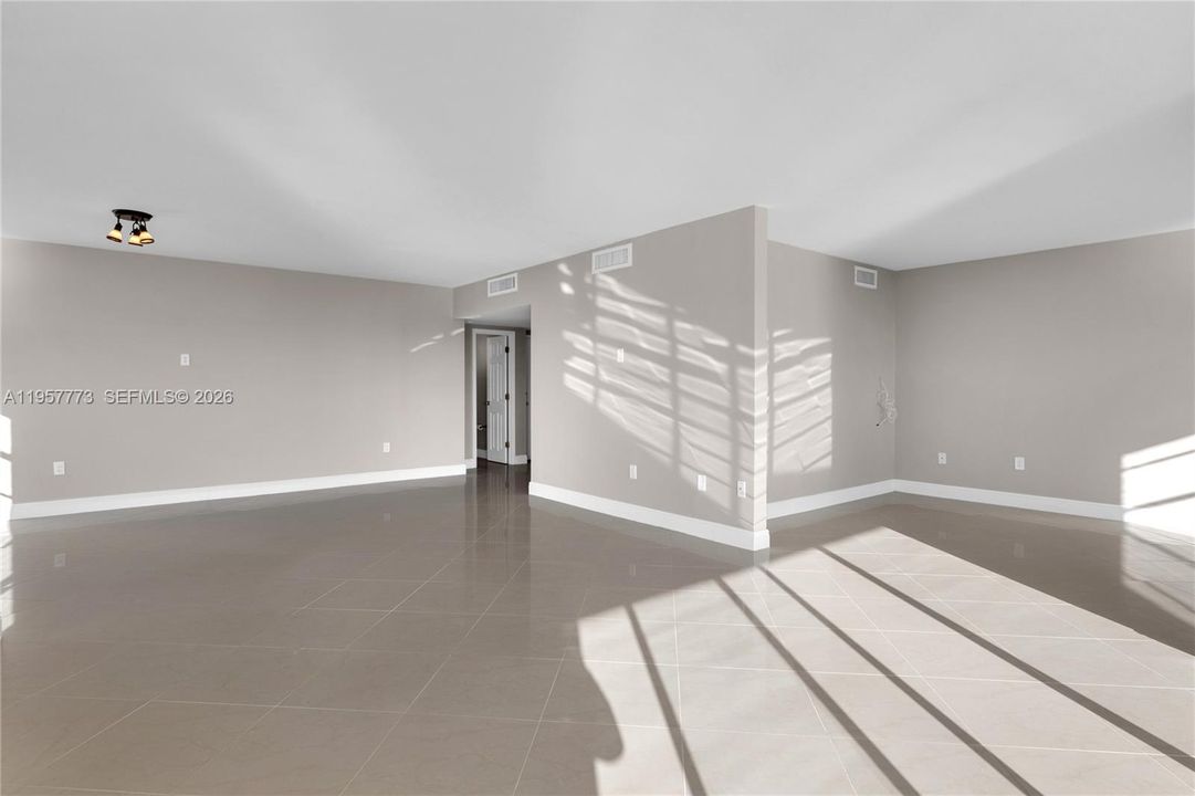 En Venta: $620,000 (3 camas, 2 baños, 1570 Pies cuadrados)