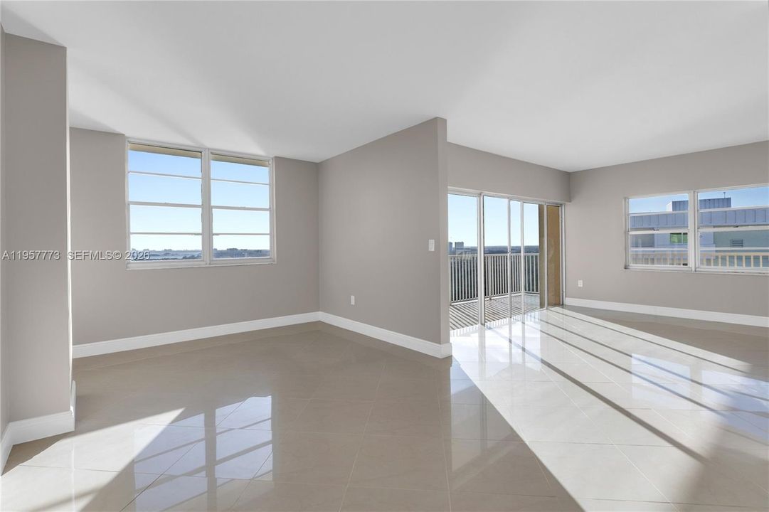 En Venta: $620,000 (3 camas, 2 baños, 1570 Pies cuadrados)