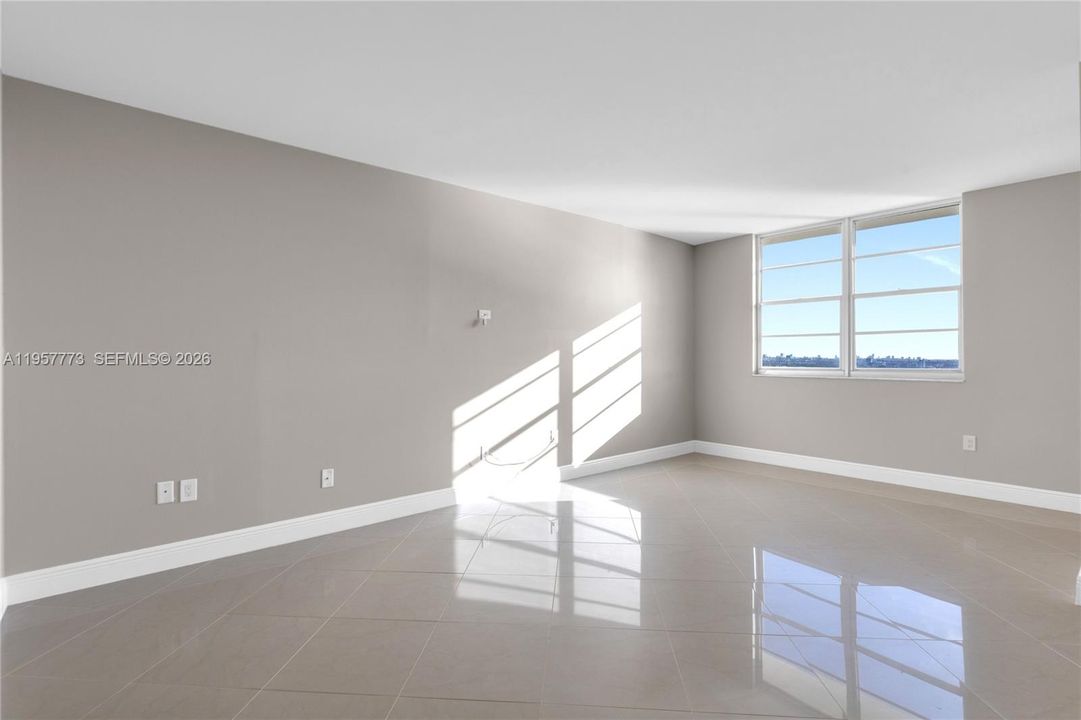 En Venta: $620,000 (3 camas, 2 baños, 1570 Pies cuadrados)