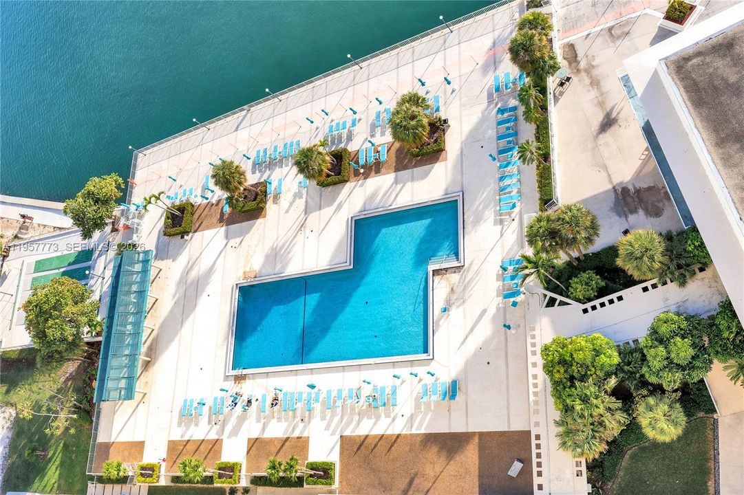 En Venta: $620,000 (3 camas, 2 baños, 1570 Pies cuadrados)
