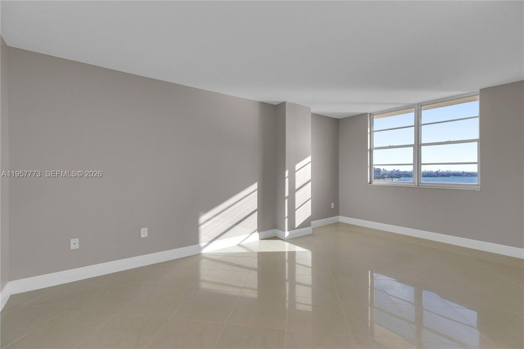 En Venta: $620,000 (3 camas, 2 baños, 1570 Pies cuadrados)