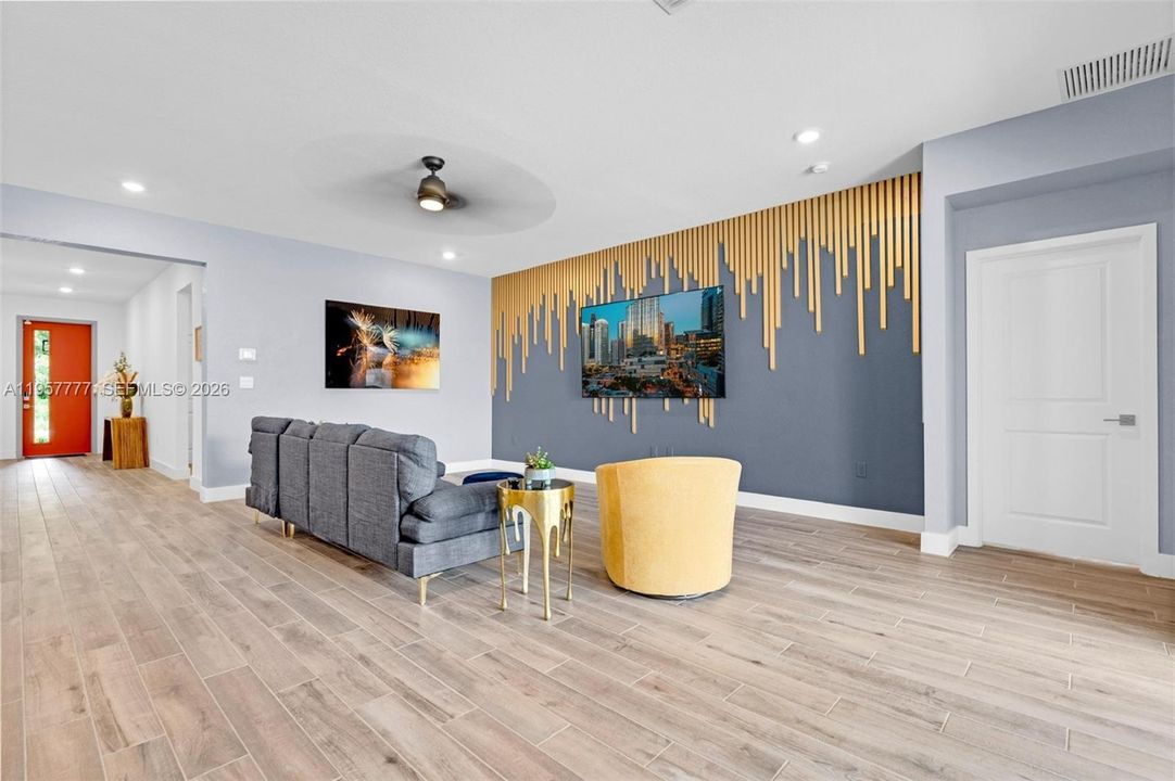 Activo con contrato: $829,999 (4 camas, 3 baños, 2603 Pies cuadrados)