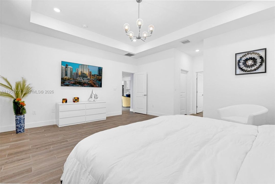 Activo con contrato: $829,999 (4 camas, 3 baños, 2603 Pies cuadrados)