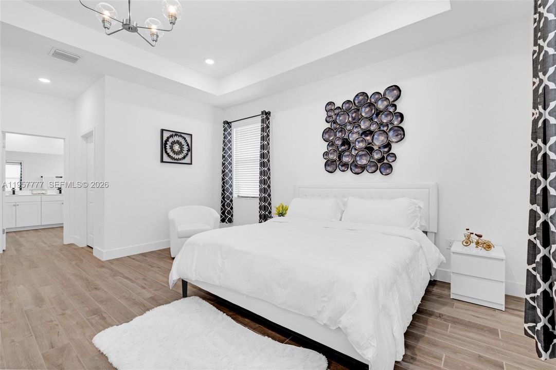 Activo con contrato: $829,999 (4 camas, 3 baños, 2603 Pies cuadrados)