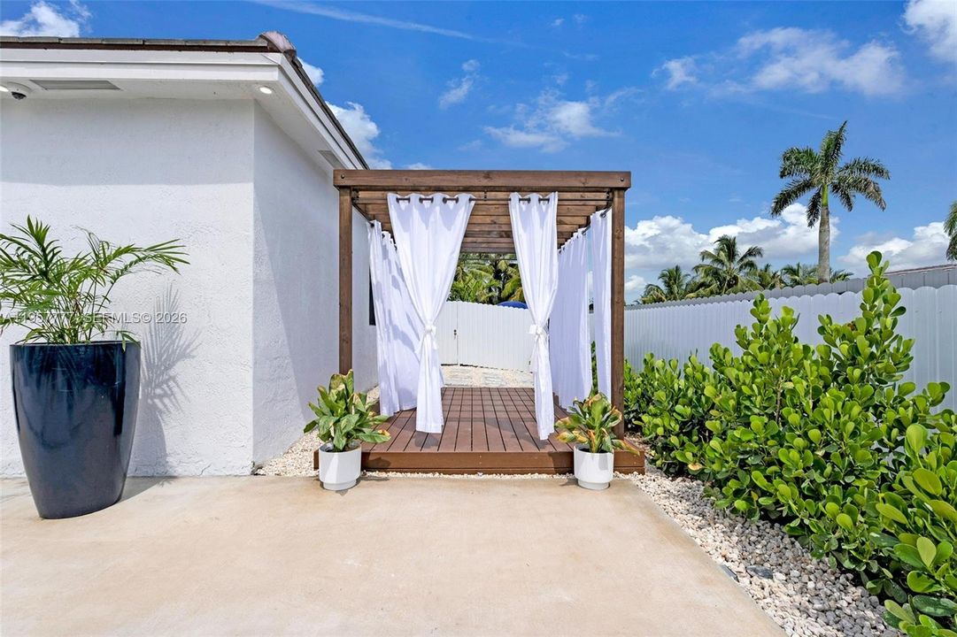 Activo con contrato: $829,999 (4 camas, 3 baños, 2603 Pies cuadrados)